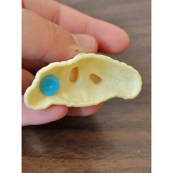 McDonald's 2017 Smurfette peyo Smurf flower toy figure - Picture 4 of 4